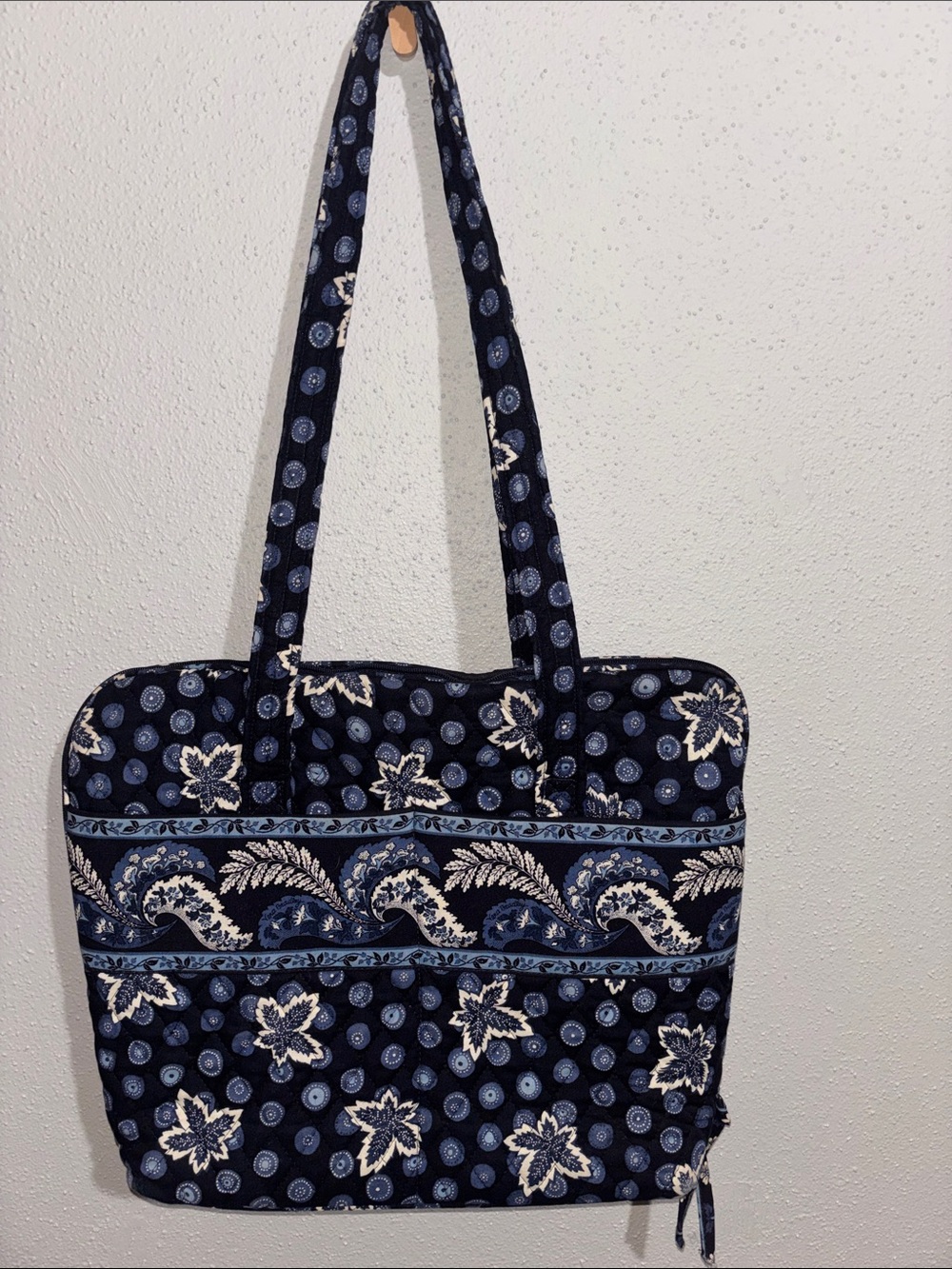 Vera Bradley - Seaport Navy Floral Quilted Laptop Tote